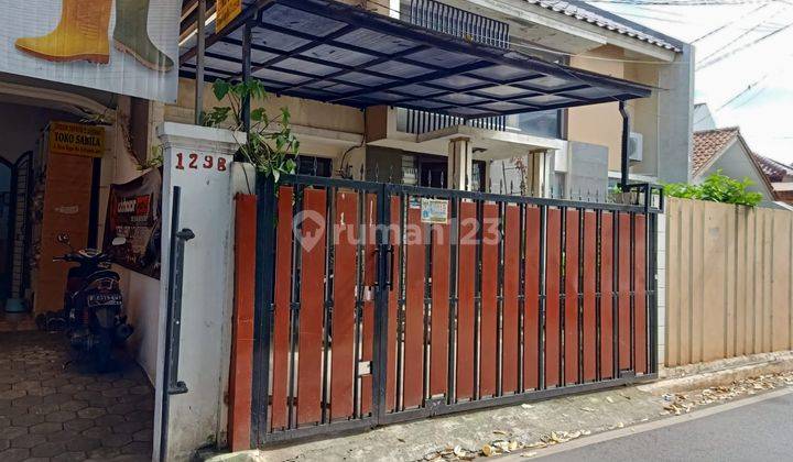 Rumah 2 Lt Pinggir Jalan 2 Mobil Bagus SHM di Condet, Jakarta  1