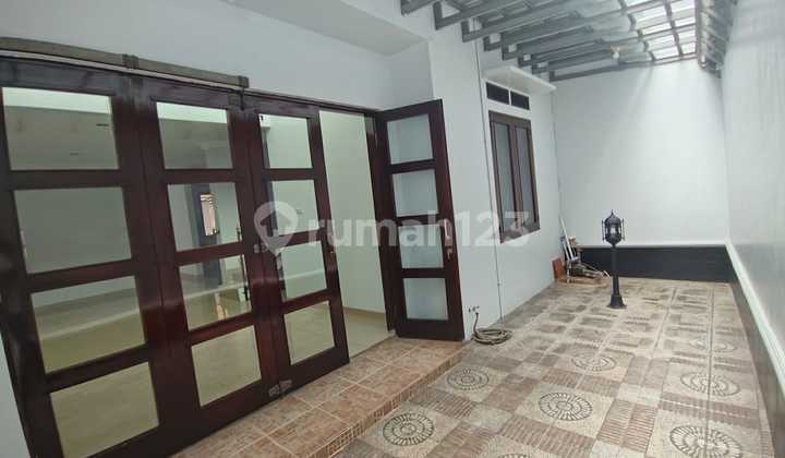 Nice House with SHM in Cipinangmuara 2