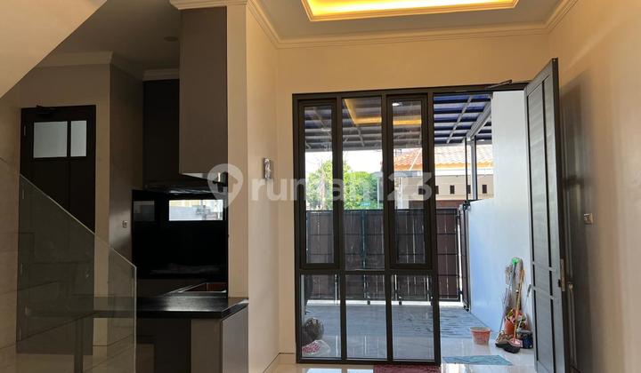 Nice New House with 2 Car Access, SHM Certificate, in Utan Kayu, Jakarta 2