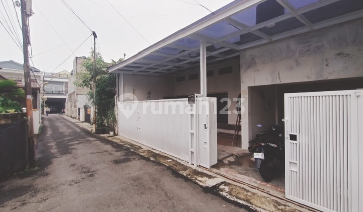 Disewakan Rumah 1,5lantai Akses 1mbl Dekat Ecopark Tebet Barat 2