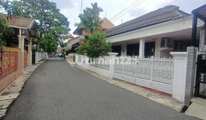 FOR RENT: READY-TO-OCCUPY 2-STORY HOUSE WITH 2-CAR ACCESS, STRATEGIC LOCATION IN TEBET, SOUTH JAKARTA FOR RENT: READY-TO-OCCUPY 2-STORY HOUSE WITH 2-CAR ACCESS, STRATEGIC LOCATION IN TEBET, SOUTH JAKARTA