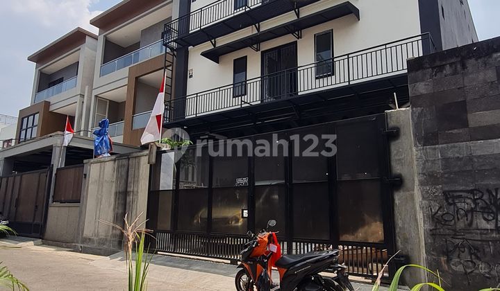 RUMAH BARU BAGUS 3 LANTAI DLM KOMPLEK AKSES 2 MOBIL PANCORAN JAKARTA SELATAN 1