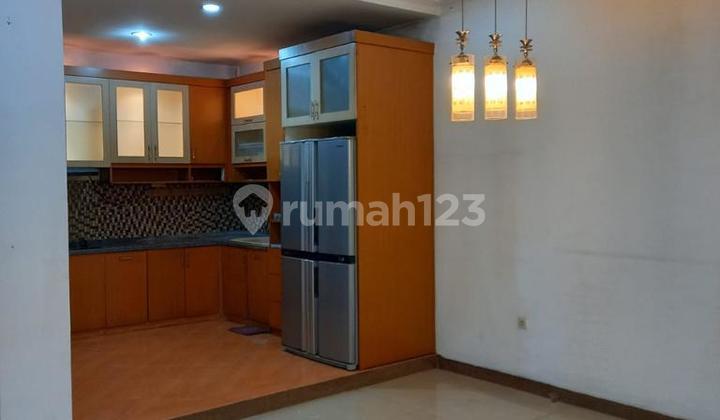 Disewakan Rumah Bagus Siap Huni 2Lantai Akses 2Mbl Tebet 2