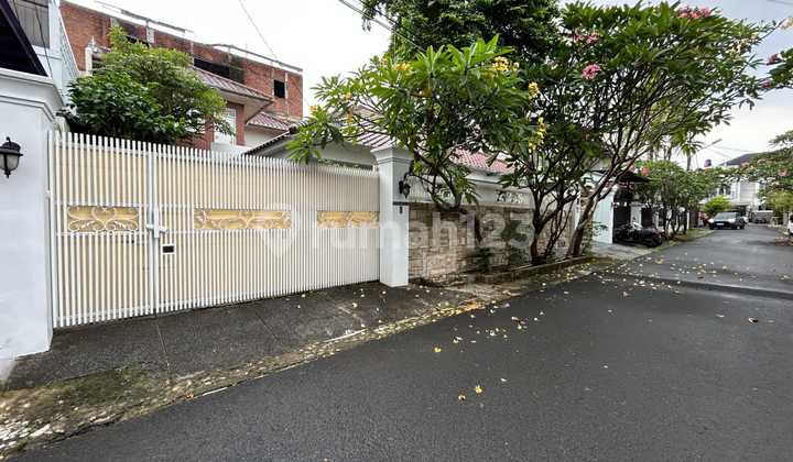 Rumah Bagus Sekali Dlm Komplek Lingkungan Asri Akses 3Mbl Tebet Rumah Bagus Sekali Dlm Komplek Lingkungan Asri Akses 3Mbl Tebet