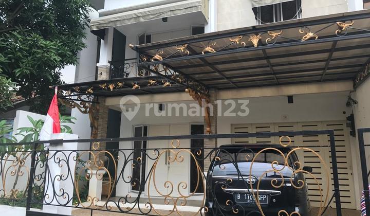 Disewakan Rumah Baru Modern Bagus 2 Lantai Tebet Carport 3Mbl