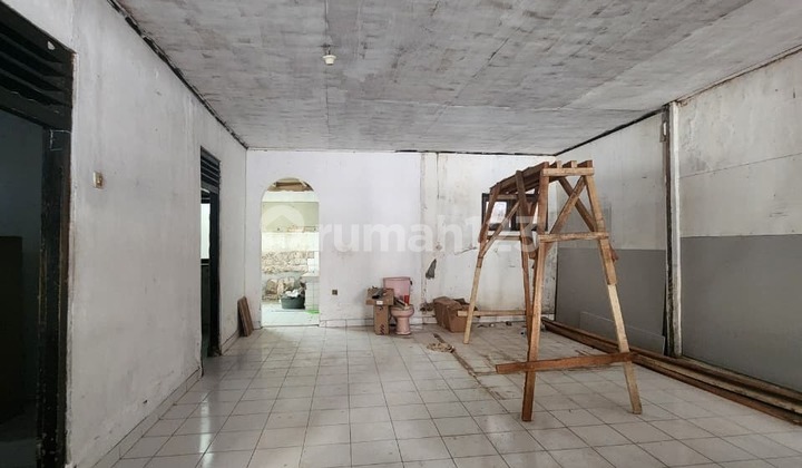 Rumah Lamaakses Jalan 1 Mobil Lokasi Strategi di Tebet SHM 2