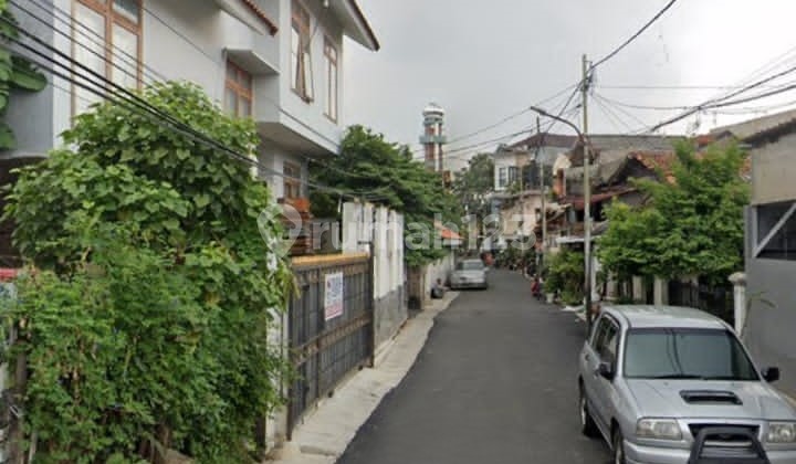 Nice HouseReady-to-Live House One Car Road Access SHM in Kebayoran Baru