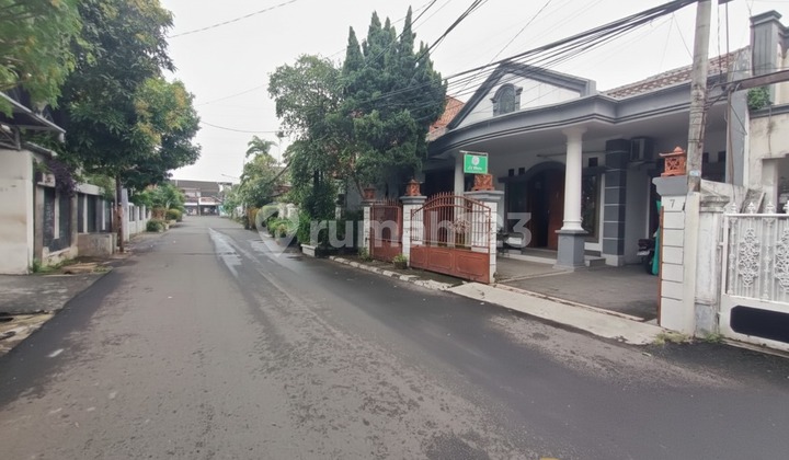 Disewakan Rumah Bagus 1,5lantai Pinggir Jalan Akses 2 Mbl Tebet Barat Disewakan Rumah Bagus 1,5lantai Pinggir Jalan Akses 2 Mbl Tebet Barat