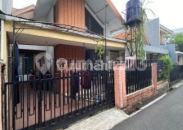 Rumah Bagus 2 Lantai SHM di Tebet