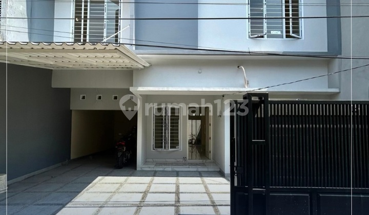 Brand New House Desain Minimalis Modern SHM di Tebet Brand New House Desain Minimalis Modern SHM di Tebet