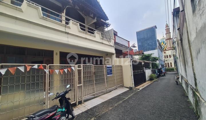 DISEWAKAN RUMAH SIAP HUNI 2 LANTAI AKSES MOBIL TEBET DALAM DEKAT KOKAS 2