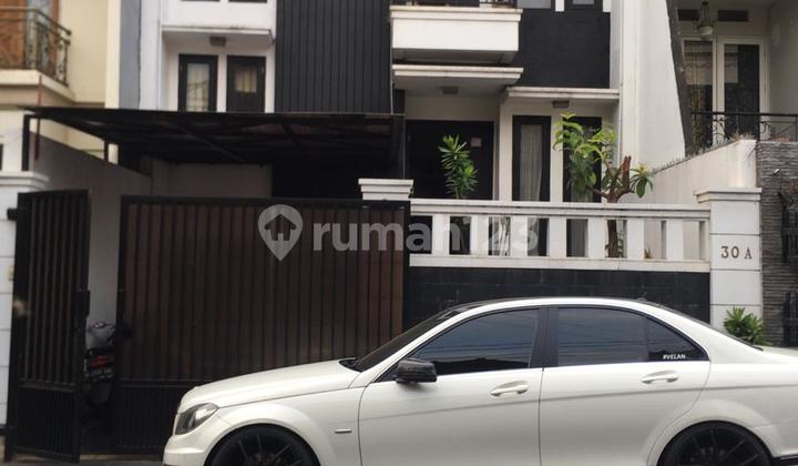 Dikontrakan Rumah Bagus Siap Huni 2Lantai Bagus Akses 2Mbl Tebet