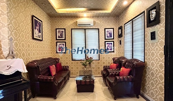 Luxury House Large Land Inside 24-Hour Security Complex Access for 2 Cars Tebet 2