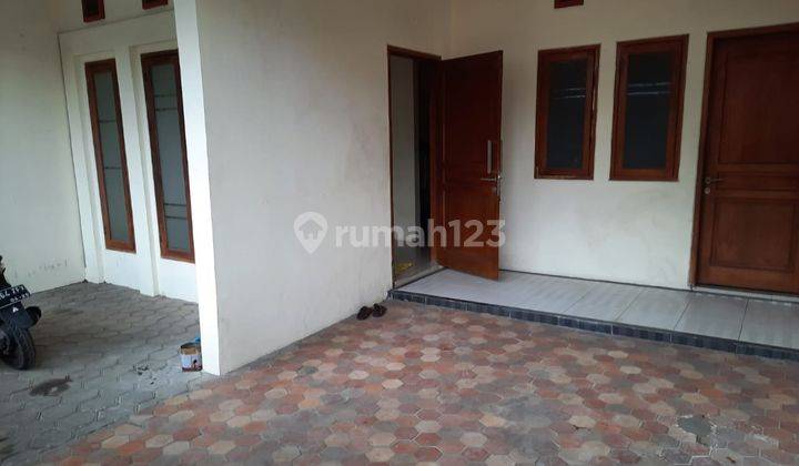 Disewakan Rumah Siap Huni 2lantai Pinggir Jalan Akses 2mbl Condet 2