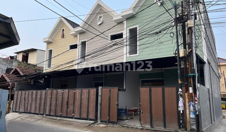 Rumah Baru Bagus Akses 2 Mobil SHM di Utan Kayu Jakarta