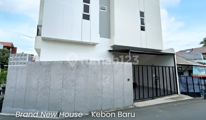 Dijual Rumah Baru 2,5Lt Bagus Pinggir Jalan 2Mbl Kebon Baru Tebet Dijual Rumah Baru 2,5Lt Bagus Pinggir Jalan 2Mbl Kebon Baru Tebet