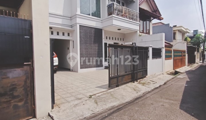 Rumah Bagus Siap Huni SHM di Tebet 2