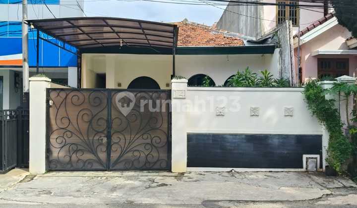 Disewakan Rumah Bagus Siap Huni Akses 3 Mobil Tebet Barat 2