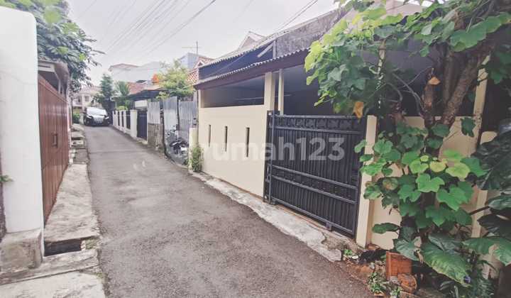 Dijual Rumah Tua Hargain Tanah Dekat Ke Taman Dan Jalan 2 Mbl Tebet Shm Dijual Rumah Tua Hargain Tanah Dekat Ke Taman Dan Jalan 2 Mbl Tebet Shm