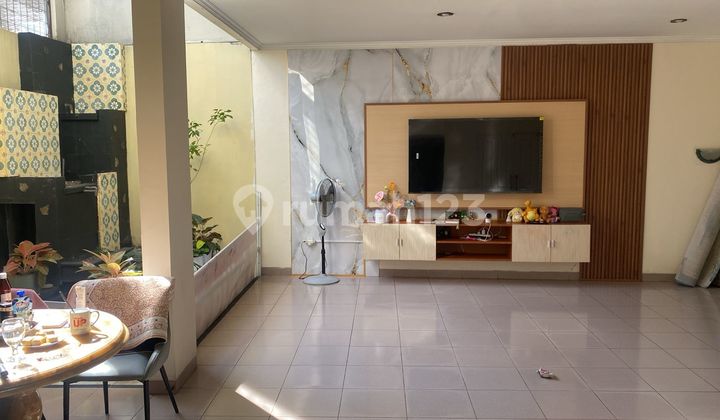 Ready-to-Live HomeAccess to 2-Car RoadStrategic Location in SHM Complex, Tebet 2