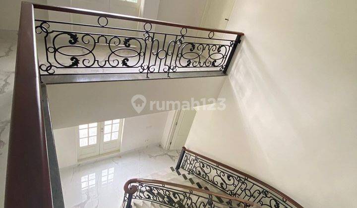 Rumah Baru Semi Furnished American Styleshm - Sertifikat Hak Milik di Tanah Kusir Jakarta Selatan
, Tanah Kusir 2