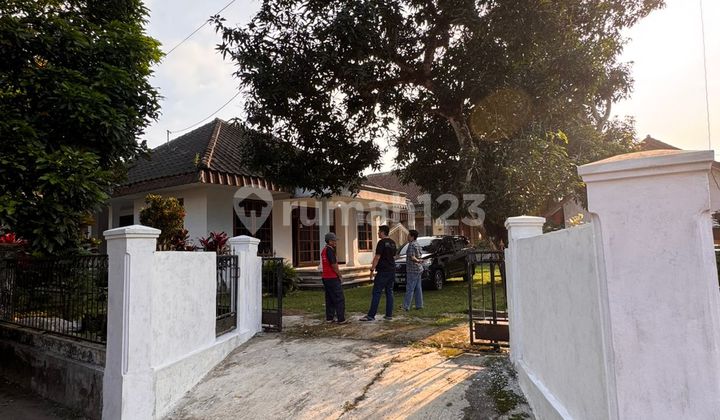 House for Sale in Kuningan, Large Yard