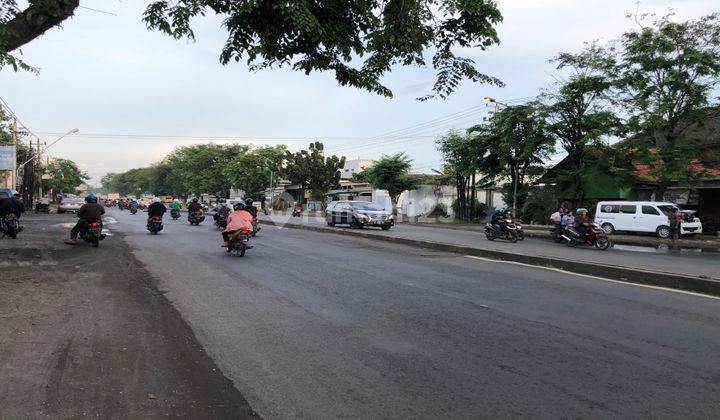 Rumah Pinggir Jalan Raya Majapahit Semarang 2