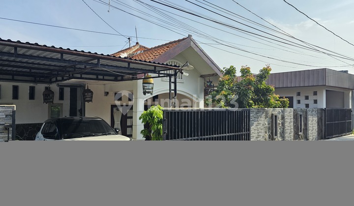 For sale hook house in Mintojiwo near Pamularsih main road 1