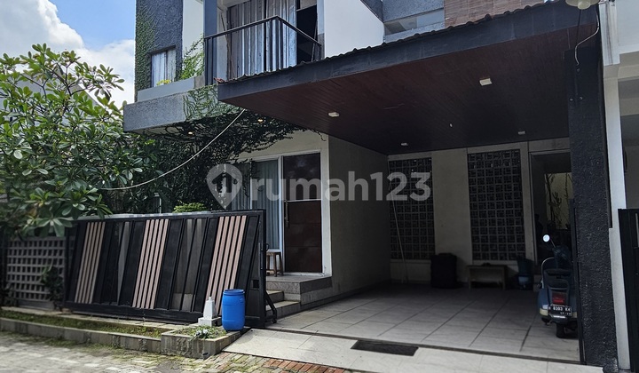 Rumah Gaya Tropis 2 Lantai di Sendang Sari Supriyadi Progress 80% 1
