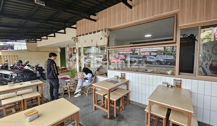 Dijual Tempat Usaha Dan Rumah Kost Jalan Raya Indraprasta 1