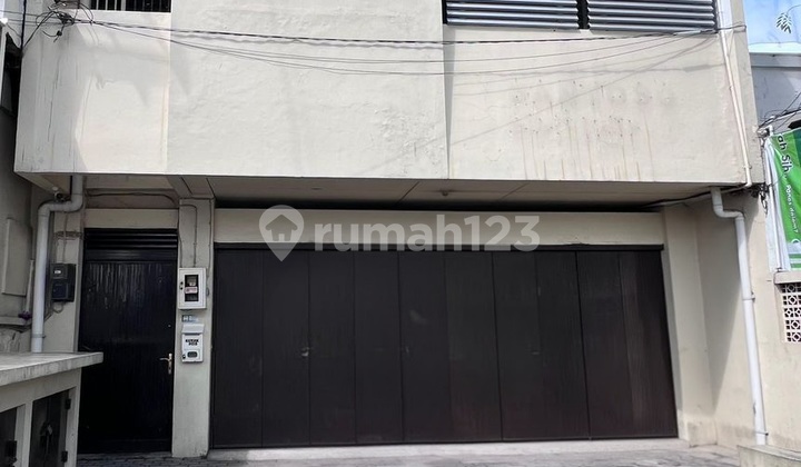 For Rent 2-Storey Strategic Shop House in Brumbungan Near Loyola High School 1