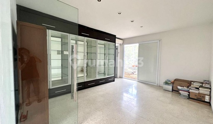 Rumah 2 lantai lokasi di pusat kota menteng area , lingkungan tenang dan asri , jual cepat 2