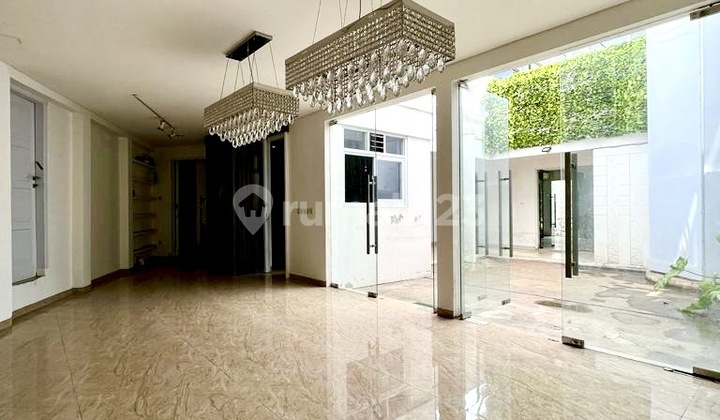 Rumah 2 lantai lokasi di pusat kota menteng area , lingkungan tenang dan asri , jual cepat Rumah 2 lantai lokasi di pusat kota menteng area , lingkungan tenang dan asri , jual cepat