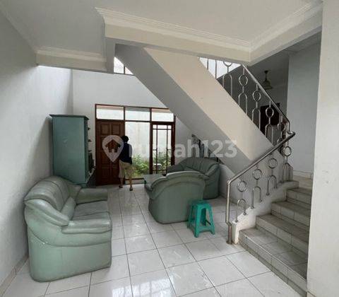 Rumah 2 Lantai Sudah Renovasi SHM di Modernland, Tangerang 2