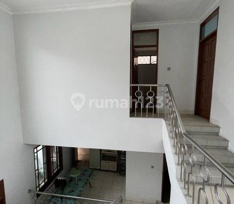 Rumah 2 Lantai Sudah Renovasi SHM di Modernland, Tangerang 2