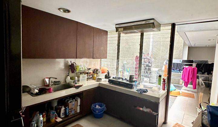 Rumah 3 Lantai Bagus Semi Furnished SHM di Kebayoran Baru, Jakarta Selatan 2