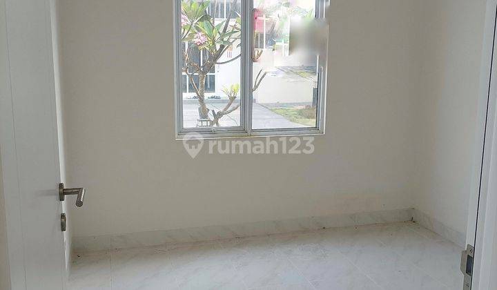 Rumah 2 Lantai Baru Unfurnished di Paramount Petals, Tangerang 2