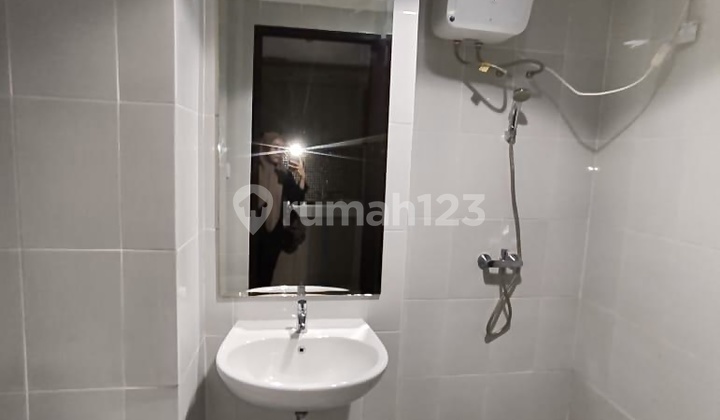 Apartment 1 BR Casa De Parco Bagus Furnished 2