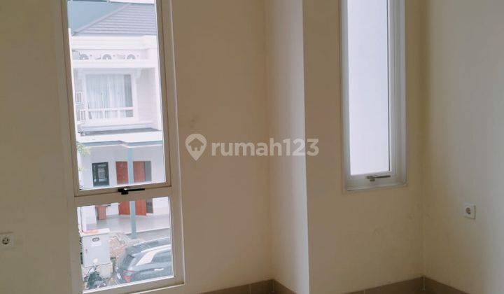 Rumah Kontrakan 2 Lantai Bagus Unfurnished SHM di Flamingo, Tangerang 2