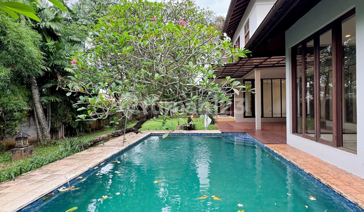 Rumah 2 Lantai Sangat Luas Dengan Taman Luas + SHM Di Kemang  1