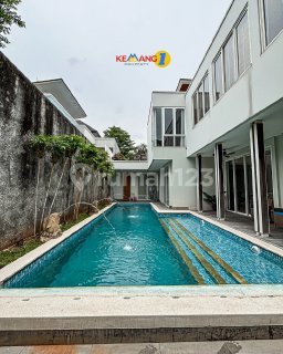 Dijual rumah mewah 2 lantai di kemang dengan kolam renang dan mini golf court 2