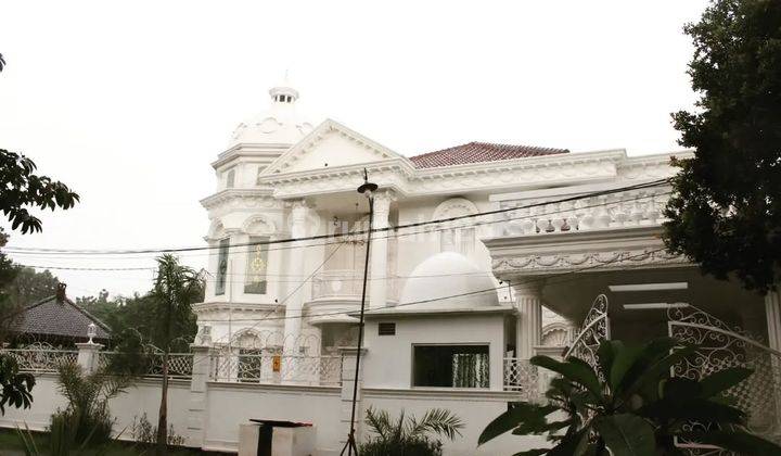 Rumah Mewah Plus Kolam Renang Di Dalam Komplek  1