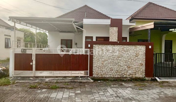 Minimalist House in Jimbaran, Single Gate System, Near Immigration Office, Furnished.