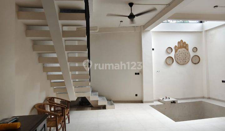 rumah baru 3 lantai di Kerobokan Canggu,strategis area 2