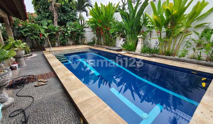 rumah dgn pool besar di puri gading,dkt sekolah internasional,GWK 1