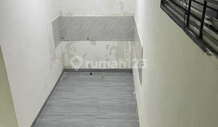 For Sale: Green Aryana One and a Half Story House Tangerang 2