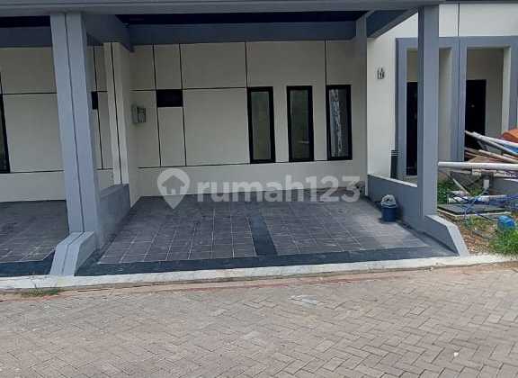 Di Jual Rumah Waterfront Dua Lantai Modernland Tangerang