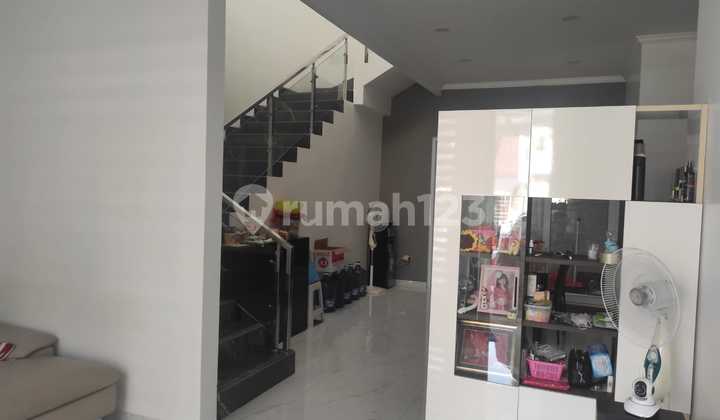 For Sale Three-Story House in Bromo Lippo Central Tangerang 2
