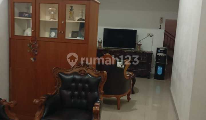 Di Jual Rumah Dua Lantai Palem Semi Tangerang 2