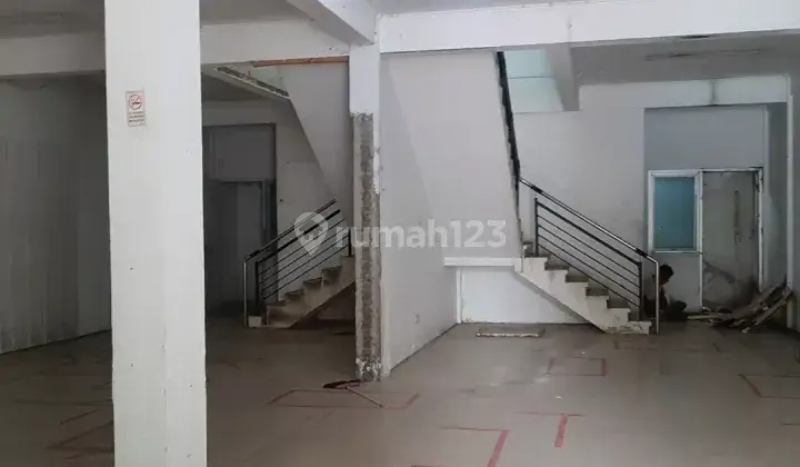 Ruko Setiabudi Banyumanik Semarang Strategis Parkir Mobil Banyak 5
